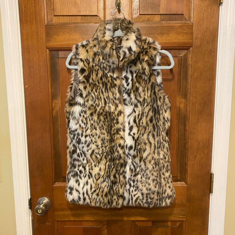Leopard print vest